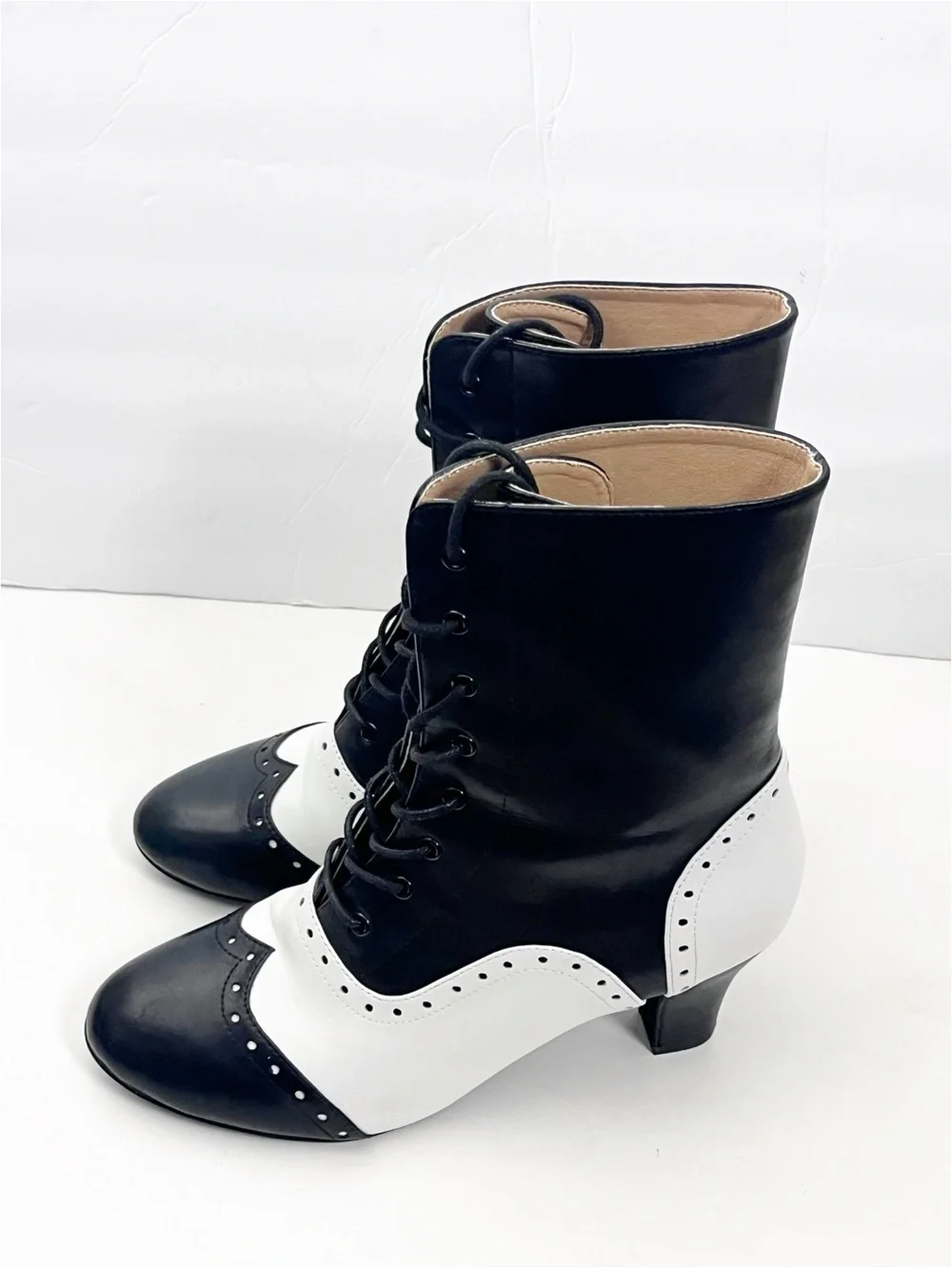 UNIQUE VINTAGE Black White Almond Toe Lace Up Booties Size 10 Victorian Preppy